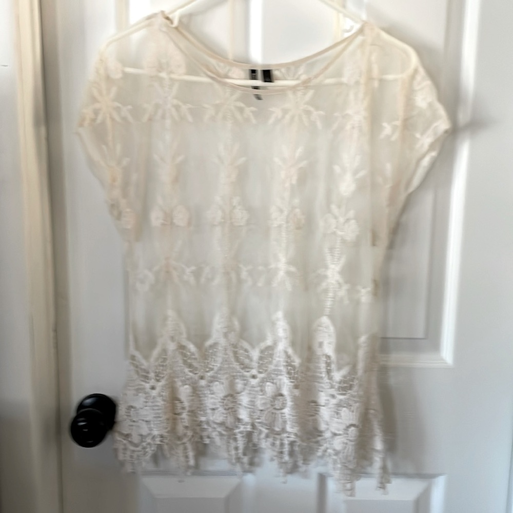 Heartsoul 🤍 size L made in Vietnam ivory see through lace shirt sleeve shirt